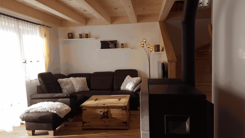 Wohnzimmer mit Kamin